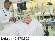 patient wearing an oxygen mask. Стоковое фото, агентство Ingram Publishing / Фотобанк Лори