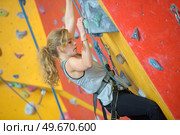 encountering the difficulties in climbing. Стоковое фото, агентство Ingram Publishing / Фотобанк Лори