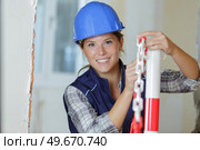 happy female builder at work. Стоковое фото, агентство Ingram Publishing / Фотобанк Лори