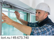 portrait of glazier at work. Стоковое фото, агентство Ingram Publishing / Фотобанк Лори