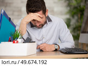 partial view of fired businessman in office. Стоковое фото, агентство Ingram Publishing / Фотобанк Лори