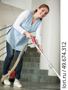 woman hoovering floor with vacuum cleaner. Стоковое фото, агентство Ingram Publishing / Фотобанк Лори
