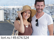 a happy couple on a pontoon. Стоковое фото, агентство Ingram Publishing / Фотобанк Лори