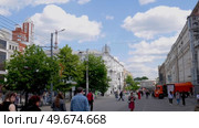 Voronezh, Russia, May 9, 2025: Voronezh cityscape, modern buildings in summer, people walking along the streets of the city. Редакционное видео, видеограф Катерина Белякина / Фотобанк Лори