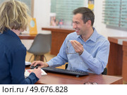male optician with glasses. Стоковое фото, агентство Ingram Publishing / Фотобанк Лори