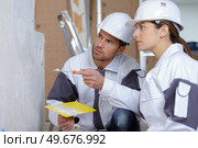 portrait of plasterers team performing wall renovation. Стоковое фото, агентство Ingram Publishing / Фотобанк Лори