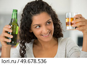 whisky glass clinking glasses alcoholism problem. Стоковое фото, агентство Ingram Publishing / Фотобанк Лори