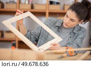 young woman worker in the carpenter workroom. Стоковое фото, агентство Ingram Publishing / Фотобанк Лори