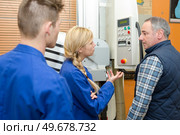 apprentices in metalworks factory. Стоковое фото, агентство Ingram Publishing / Фотобанк Лори