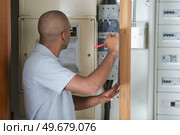 a lineman checking the panel. Стоковое фото, агентство Ingram Publishing / Фотобанк Лори
