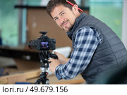 vlogger recording computer repair on camera for vlog blog. Стоковое фото, агентство Ingram Publishing / Фотобанк Лори