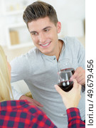 a couple is clinking glasses. Стоковое фото, агентство Ingram Publishing / Фотобанк Лори