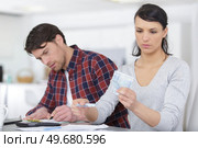 worried couple using pay their bills at home. Стоковое фото, агентство Ingram Publishing / Фотобанк Лори