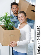 happy young couple carrying boxes into a new home. Стоковое фото, агентство Ingram Publishing / Фотобанк Лори