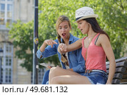 two young pretty women late. Стоковое фото, агентство Ingram Publishing / Фотобанк Лори