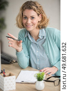 cheerful secretary sat at office desk. Стоковое фото, агентство Ingram Publishing / Фотобанк Лори