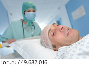 patient being pushed by emergency medical professionals. Стоковое фото, агентство Ingram Publishing / Фотобанк Лори