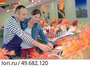 she is buying fresh seafood. Стоковое фото, агентство Ingram Publishing / Фотобанк Лори