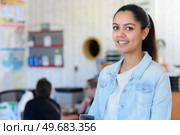 young woman at an informal office meeting. Стоковое фото, агентство Ingram Publishing / Фотобанк Лори