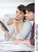 young couple calculates finance using calculator. Стоковое фото, агентство Ingram Publishing / Фотобанк Лори