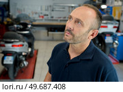 handsome mature man at the motorbike store. Стоковое фото, агентство Ingram Publishing / Фотобанк Лори