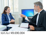 portrait of judge meeting lawyer. Стоковое фото, агентство Ingram Publishing / Фотобанк Лори