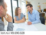 a couple and appointment with an architect. Стоковое фото, агентство Ingram Publishing / Фотобанк Лори
