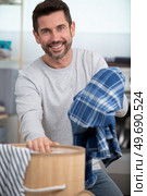 mature man and laundry basket. Стоковое фото, агентство Ingram Publishing / Фотобанк Лори
