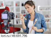 woman making video blog about lifestyle. Стоковое фото, агентство Ingram Publishing / Фотобанк Лори