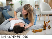 man collapsed in the home after drinking alcohol. Стоковое фото, агентство Ingram Publishing / Фотобанк Лори