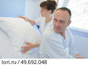 female nurse assisting a patient in ward at hospital. Стоковое фото, агентство Ingram Publishing / Фотобанк Лори