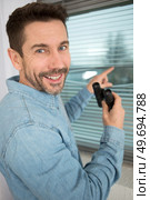 happy suspicious skeptic and confused man with binoculars. Стоковое фото, агентство Ingram Publishing / Фотобанк Лори