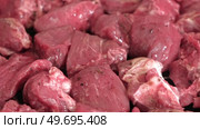 Raw sliced pork in sauce. Pieces of fresh marinated pork medallions. Freshly meat tenderloin, perfect for culinary, home cooked meals and flavor. Chopped Pork ham fillet with spice, herbs. 4K video. Стоковое видео, видеограф Марина Демидюк / Фотобанк Лори