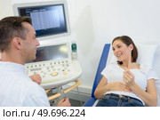 she is briefing a patient. Стоковое фото, агентство Ingram Publishing / Фотобанк Лори