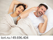 ginger girl snoring and angry man cannot sleep. Стоковое фото, агентство Ingram Publishing / Фотобанк Лори