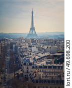 Paris cityscape with view to the Eiffel Tower, France. Beautiful parisian architecture with historic buildings, landmarks and busy city street. Aerial vertical background. Стоковое фото, агентство Ingram Publishing / Фотобанк Лори