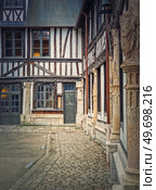Saint-Maclou aitre, aster courtyard of medieval cemetery. Fachwerk architecture, half timbered facades details of the buildings located in Rouen, Normandy, France. Стоковое фото, агентство Ingram Publishing / Фотобанк Лори
