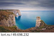 Beautiful view to the Porte d’Aval natural arch at Etretat famous cliffs in Normandy, France. Стоковое фото, агентство Ingram Publishing / Фотобанк Лори