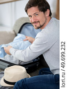 happy young man going on summer vacation. Стоковое фото, агентство Ingram Publishing / Фотобанк Лори