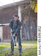 ground keeper using a leaf blower. Стоковое фото, агентство Ingram Publishing / Фотобанк Лори