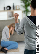 man raising his fist to cowering woman. Стоковое фото, агентство Ingram Publishing / Фотобанк Лори