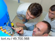 he is pointing a small part. Стоковое фото, агентство Ingram Publishing / Фотобанк Лори