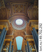 Architectural details with the glass ceiling and golden ornaments inside the Versailles palace hall, Gallery of Great Battles, the largest room in the castle of the sun king Louis XIV. Стоковое фото, агентство Ingram Publishing / Фотобанк Лори