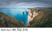 Falaise d’Aval limestone cliffs washed by La Manche channel waters. Beautiful coastline panorama with view to the famous rock Aiguille of Etretat in Normandy, France. Стоковое фото, агентство Ingram Publishing / Фотобанк Лори