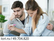 sad couple after negative pregnancy test result. Стоковое фото, агентство Ingram Publishing / Фотобанк Лори