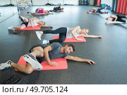 group of people exercising at the gym. Стоковое фото, агентство Ingram Publishing / Фотобанк Лори