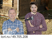artisan cabin builder. Стоковое фото, агентство Ingram Publishing / Фотобанк Лори