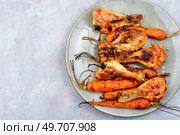 Grilled chicken drumsticks, roast chicken legs with carrots. Space for text.. Baked chicken drumstick. Стоковое фото, агентство Ingram Publishing / Фотобанк Лори