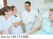 demonstrating on how to inject properly. Стоковое фото, агентство Ingram Publishing / Фотобанк Лори