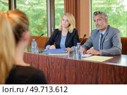 portrait of people announcing of important news. Стоковое фото, агентство Ingram Publishing / Фотобанк Лори